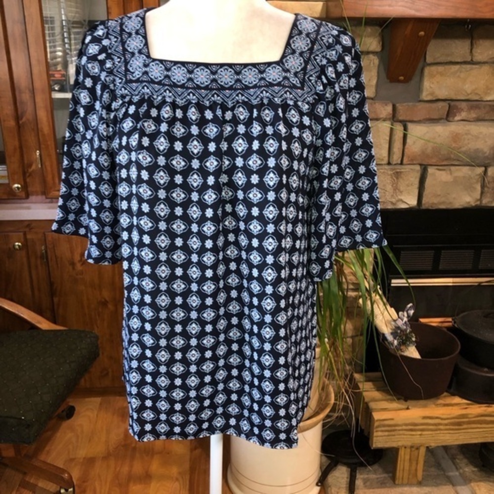 J.JILL SIZE MEDIUM NAVY BLUE W/PRINT SQUARE NECK HALF SLEEVE LIKE NEW